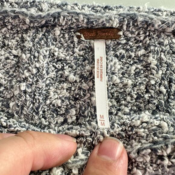 Free People Women's Medium Gray & White Oversized Boxy Cropped Sweater Comfort - Picture 4 of 8